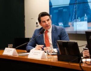 Lei da tornozeleira reforça pauta defendida pelo deputado Gustinho desde 2019