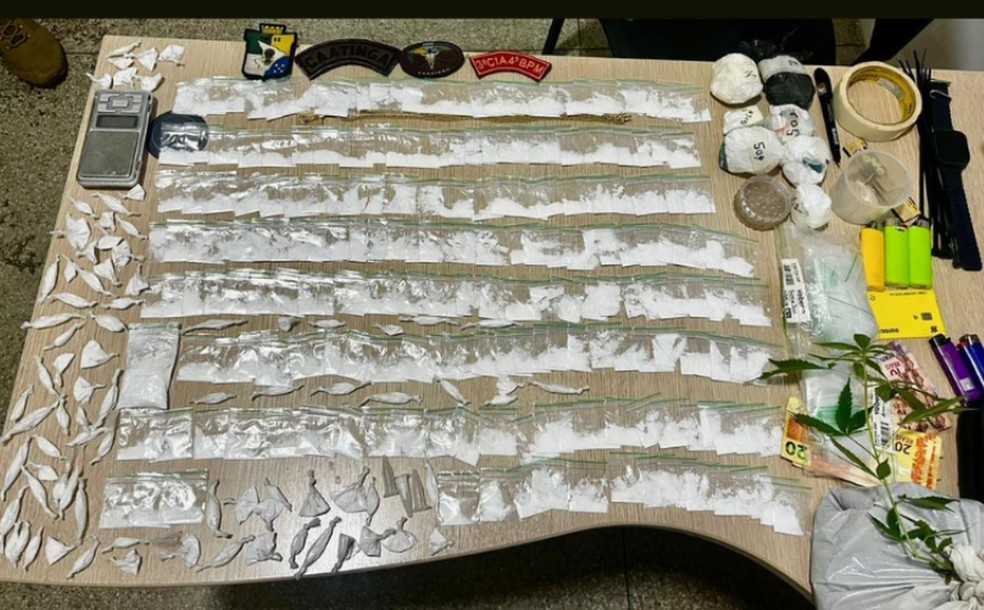 Suspeito é preso com centenas de papelotes de cocaína em Nossa Senhora da Glória