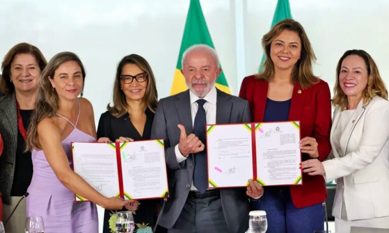 Lula sanciona leis para fortalecer combate à violência contra mulheres