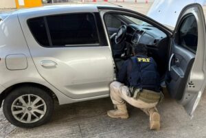 PRF recupera carro com sinais de clonagem na BR-101, em São Cristóvão