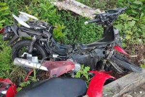 Colisão entre caminhão e moto deixa dois feridos na SE-065, em São Cristóvão