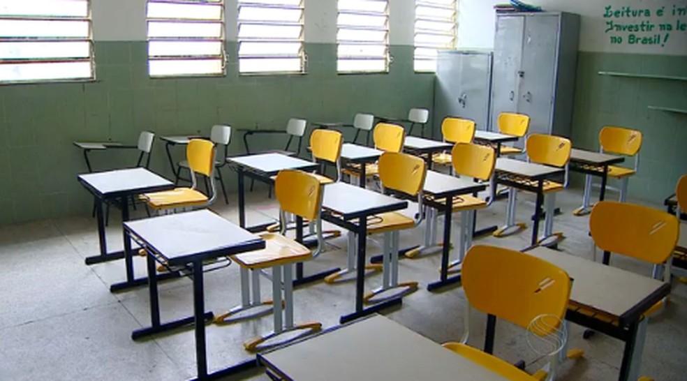 Adolescente é apreendido após ser flagrado com faca durante confusão em escola estadual em Aracaju
