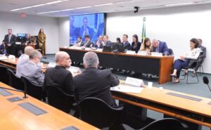 CCJ da Câmara adia votação da redução da maioridade penal