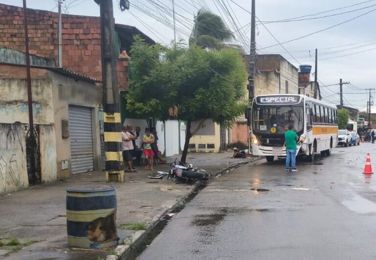Motociclista de 19 anos morre após bater de frente com ônibus em Aracaju
