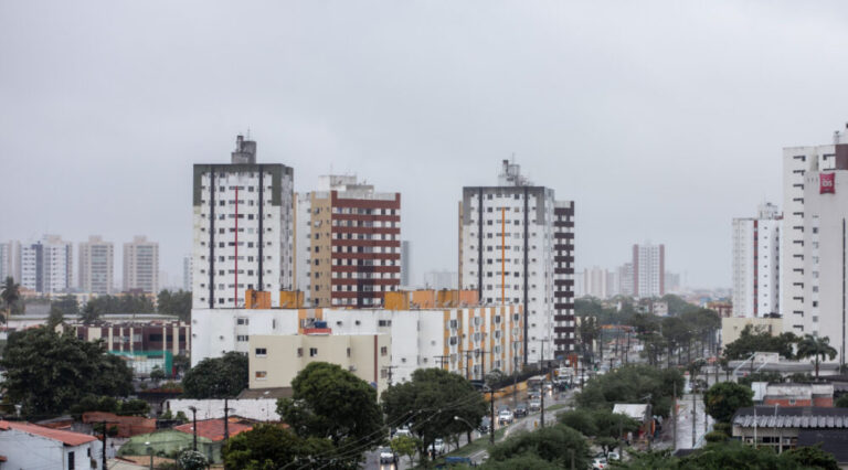 Defesa Civil emite alerta para chuvas moderadas a intensas até sexta, 26