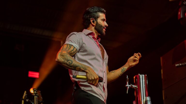 Gusttavo Lima é a grande atração do Arraiá do Povo neste domingo, 21