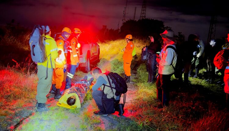 Bombeiros resgatam estudantes que ficaram isolados na Serra de Itabaiana 3 Bombeiros resgatam estudantes que ficaram isolados na Serra de Itabaiana