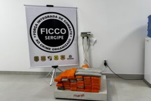 FICCO/SE e PM apreendem 52 kg de maconha e prendem homem por tráfico em Aracaju