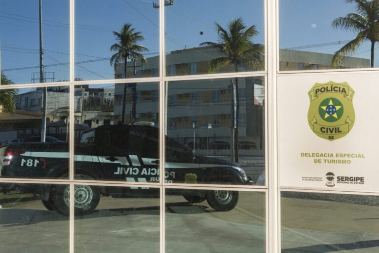 Polícia Civil promove devolução de cerca de 700 celulares recuperados na Operação Última Chamada