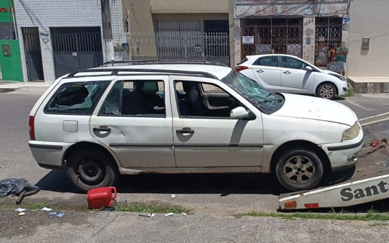 Homem quebra próprio carro após ser abordado por agentes de trânsito em Aracaju