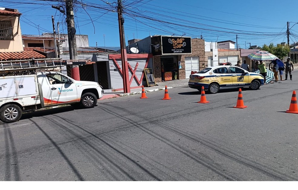 Duas mulheres sofrem acidente após moto atingir fiação solta em Aracaju